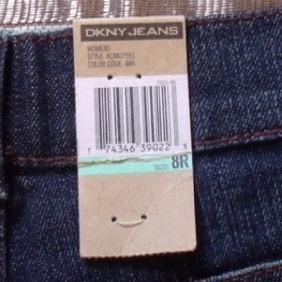 NEW! DKNY SOHO JEANS Dark Wash Slight Low Rise Reg Fit Boot Cut Zip Sz 8 R - Picture 5 of 7